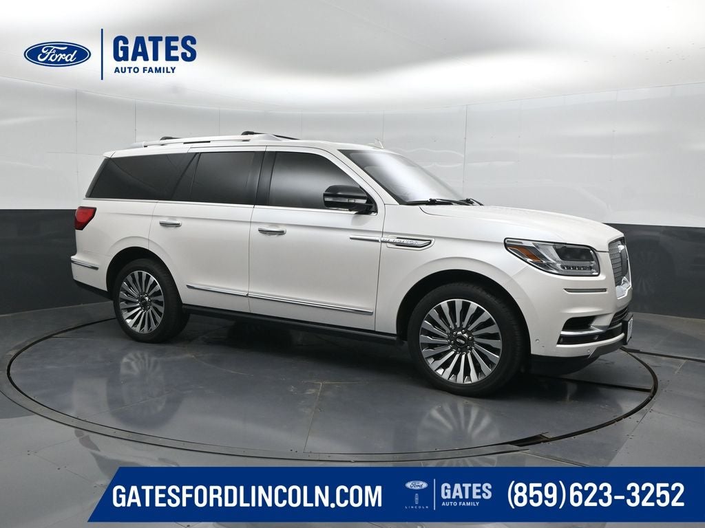 2019 Lincoln Navigator Reserve in White Platinum Clearcoat Metallic — front three-quarter view