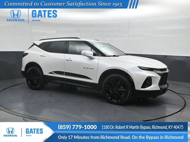 2020 Chevrolet Blazer RS in Iridescent Pearl Tricoat — front three-quarter view