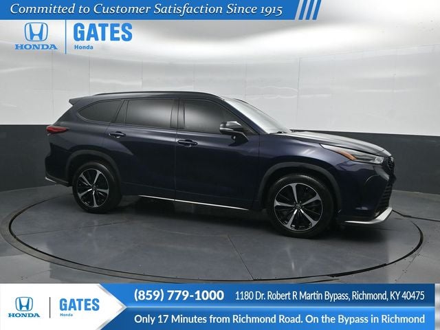 2021 Toyota Highlander XSE in Blueprint — front three-quarter view