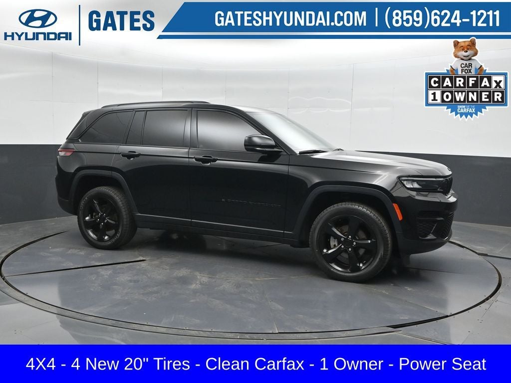 2023 Jeep Grand Cherokee Altitude in Diamond Black Crystal Pearlcoat — front three-quarter view