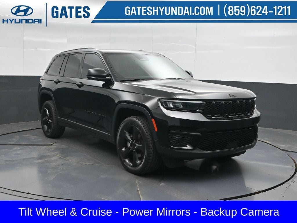 2023 Jeep Grand Cherokee — interior view
