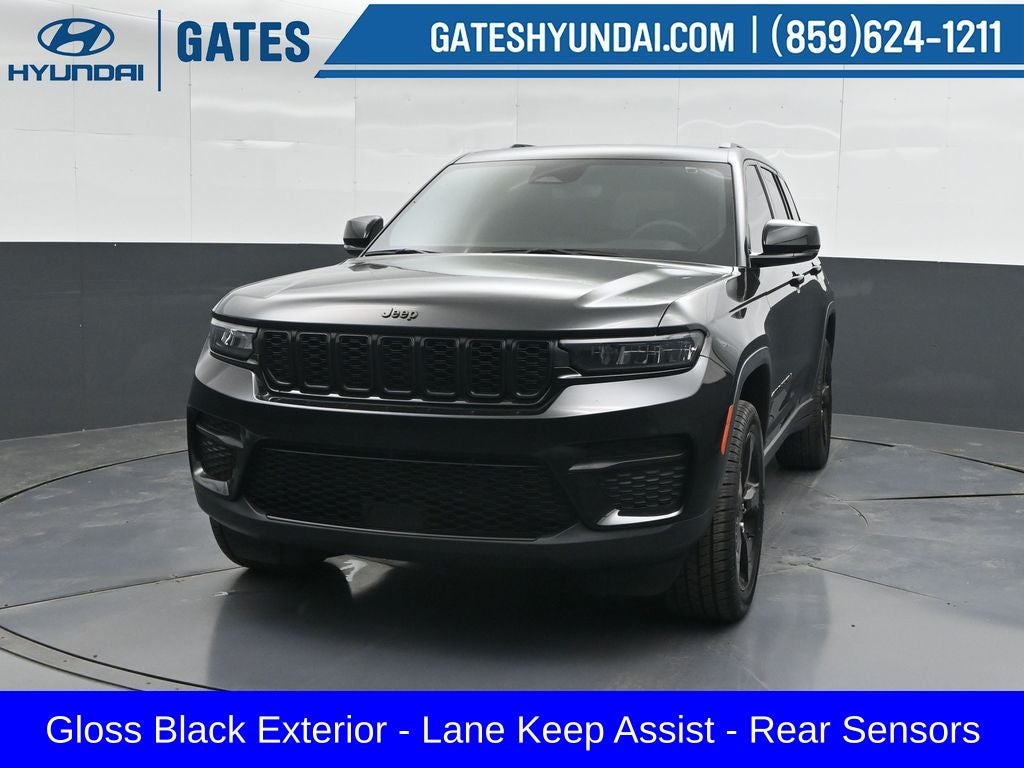 2023 Jeep Grand Cherokee — detail view