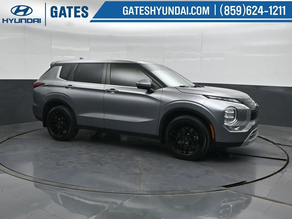 2022 Mitsubishi Outlander SE in Mercury Gray Metallic — front three-quarter view