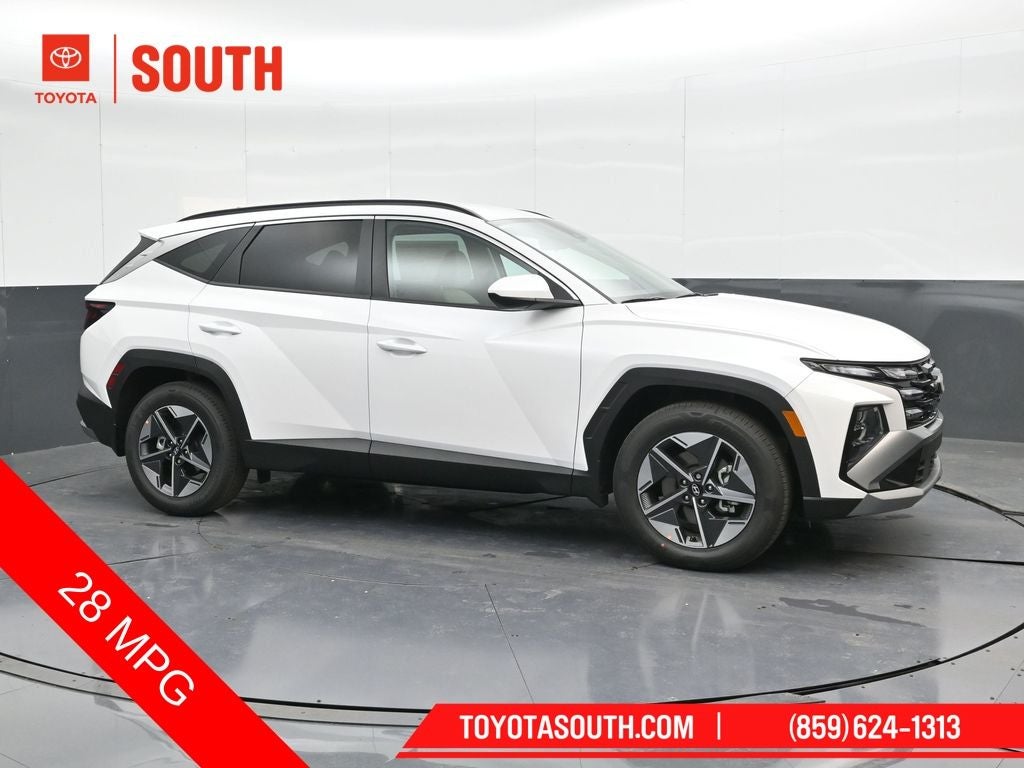 2025 Hyundai Tucson SEL in White Pearl — front three-quarter view
