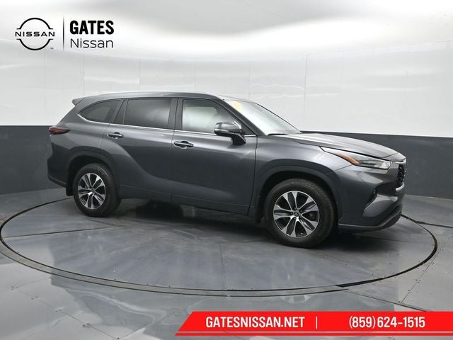 2024 Toyota Highlander XLE in Magnetic Gray Metallic — front three-quarter view